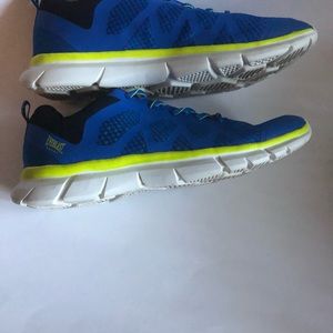 Men’s everlast sneakers in GUC